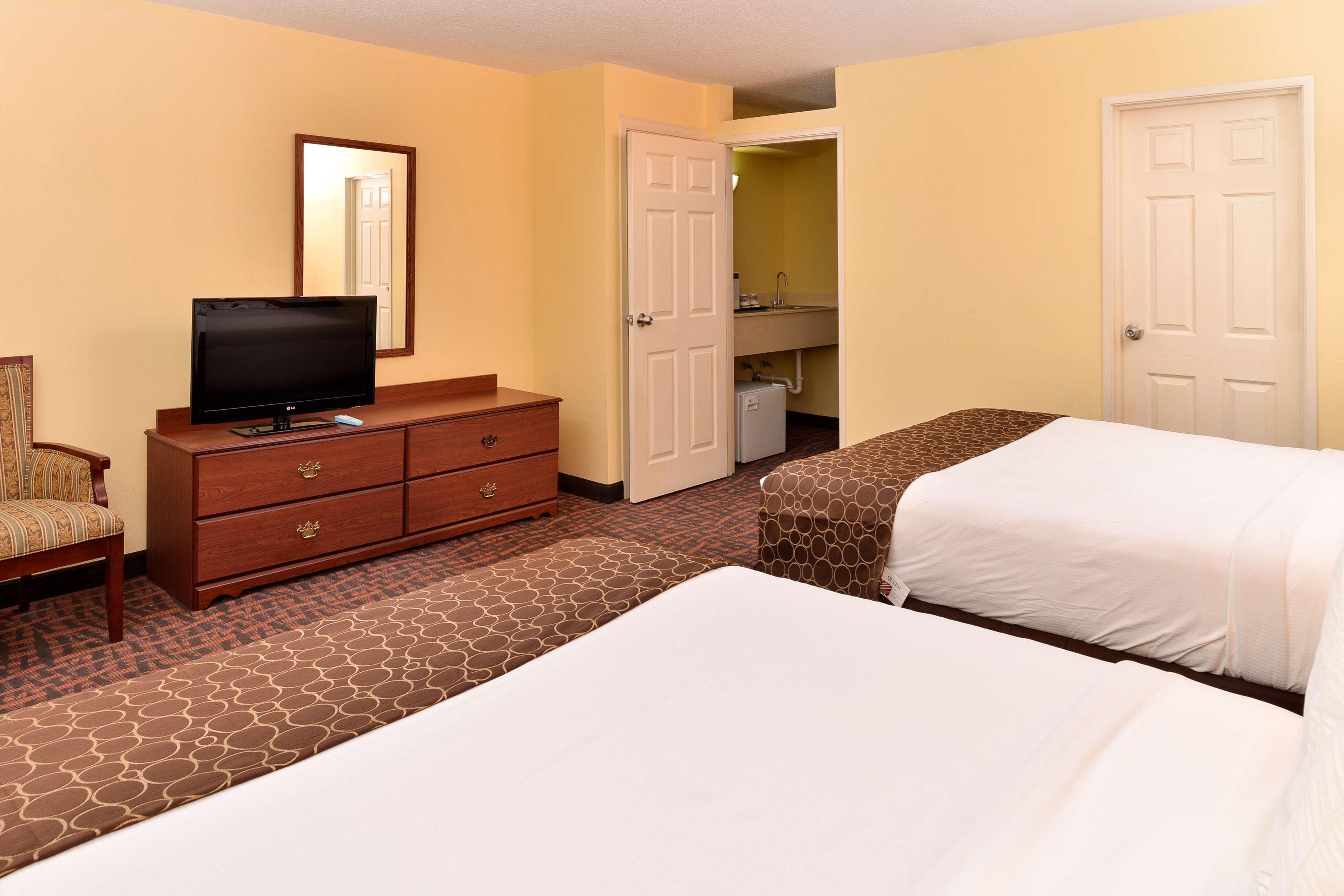 Best Western Louisville East Inn & Suites Zewnętrze zdjęcie