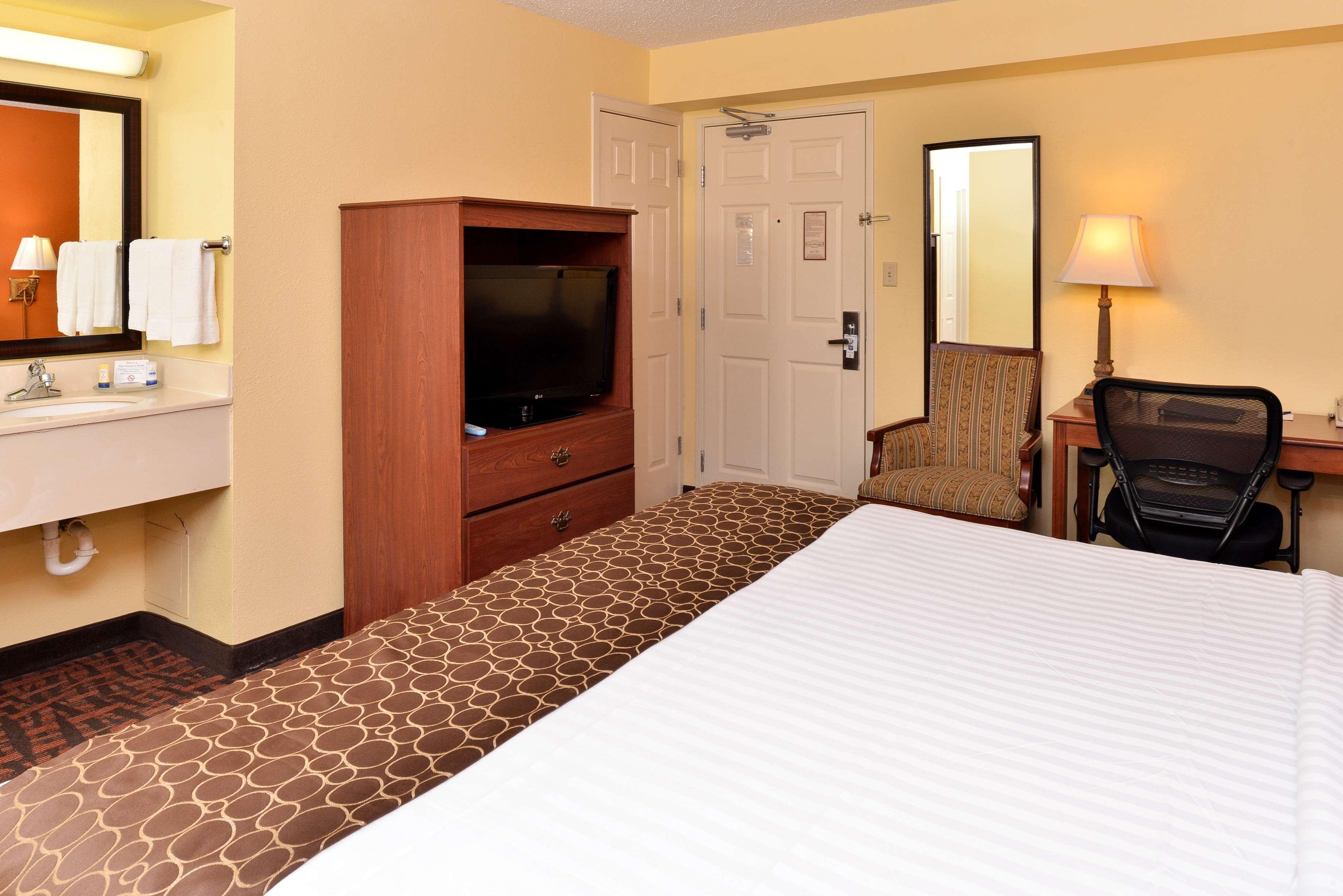 Best Western Louisville East Inn & Suites Zewnętrze zdjęcie