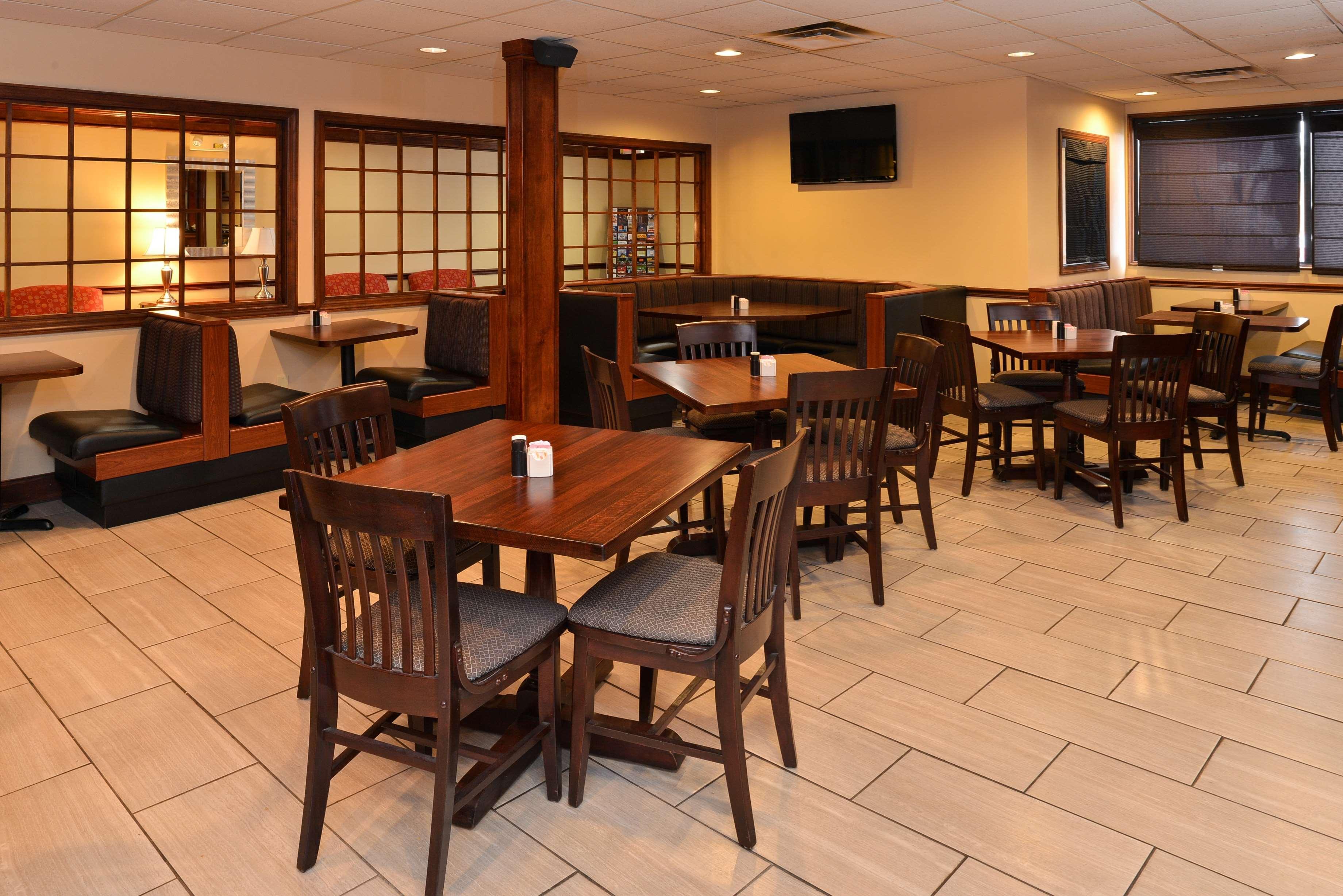 Best Western Louisville East Inn & Suites Zewnętrze zdjęcie