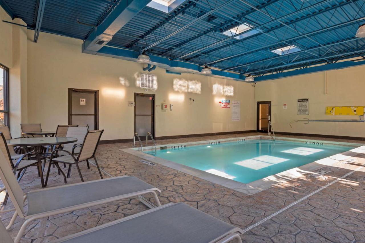 Best Western Louisville East Inn & Suites Zewnętrze zdjęcie