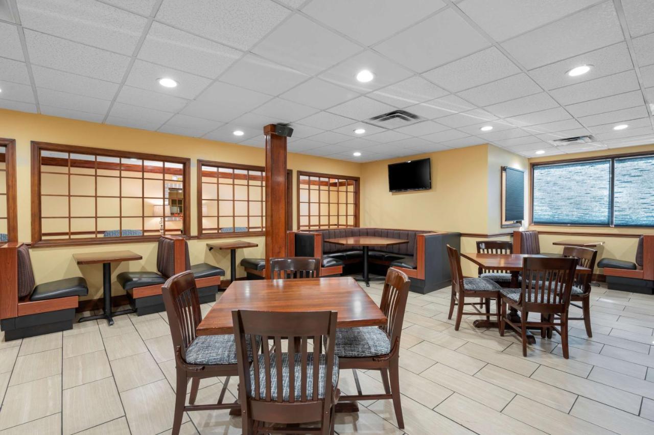 Best Western Louisville East Inn & Suites Zewnętrze zdjęcie