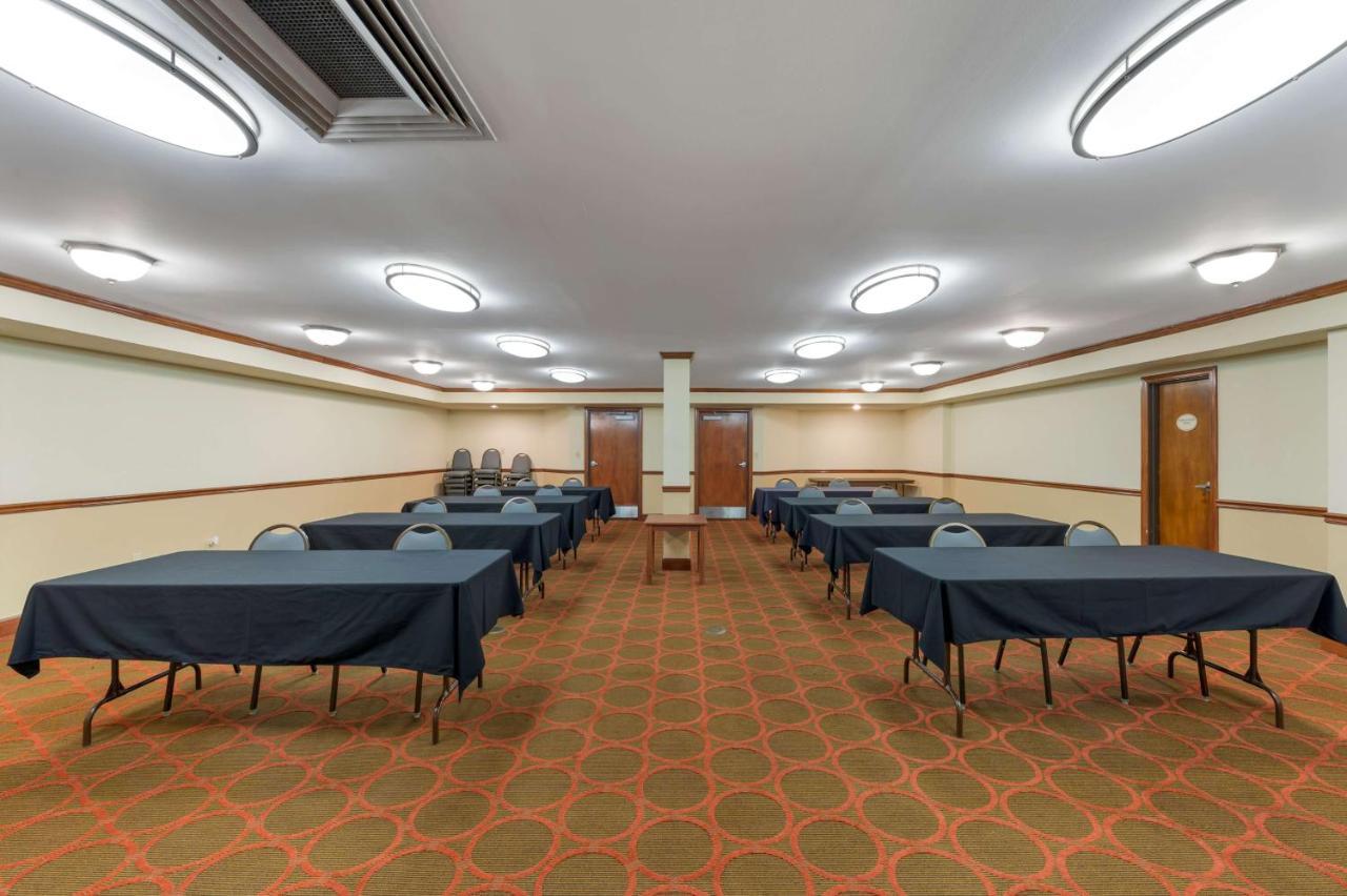 Best Western Louisville East Inn & Suites Zewnętrze zdjęcie
