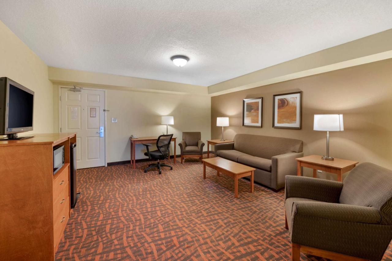 Best Western Louisville East Inn & Suites Zewnętrze zdjęcie