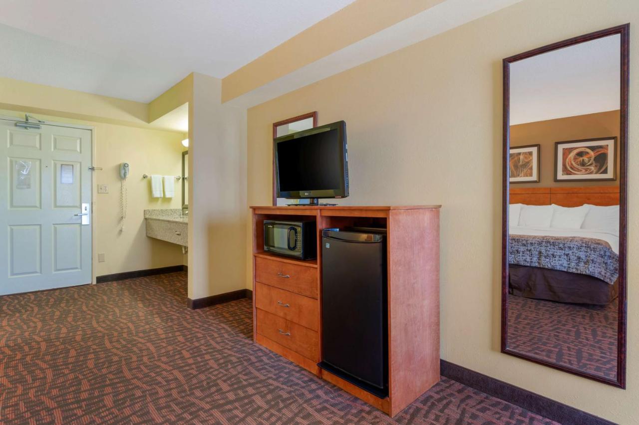 Best Western Louisville East Inn & Suites Zewnętrze zdjęcie