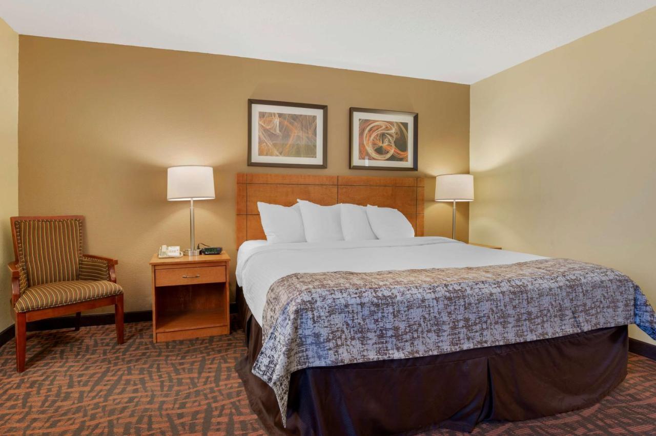 Best Western Louisville East Inn & Suites Zewnętrze zdjęcie