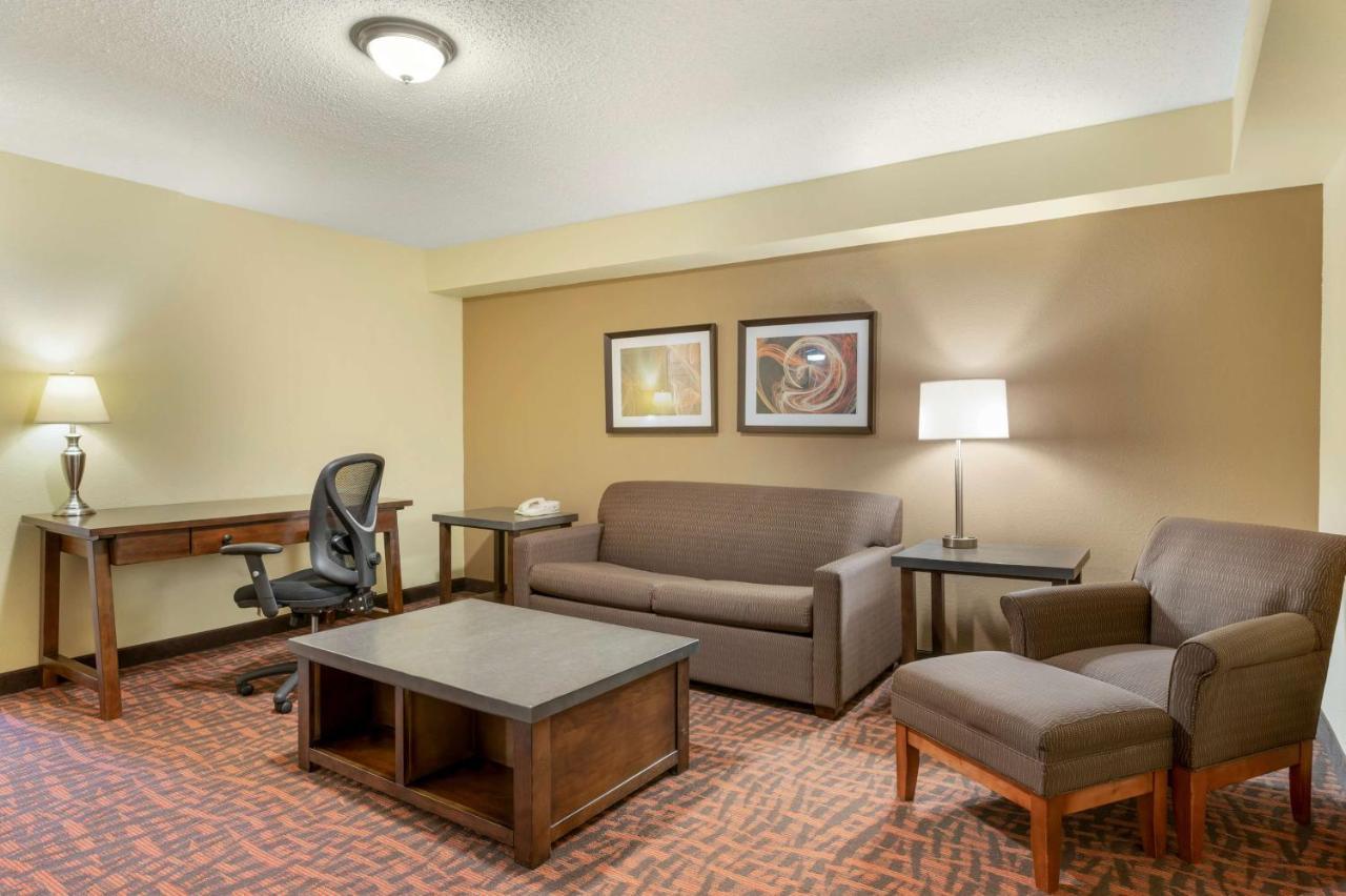 Best Western Louisville East Inn & Suites Zewnętrze zdjęcie