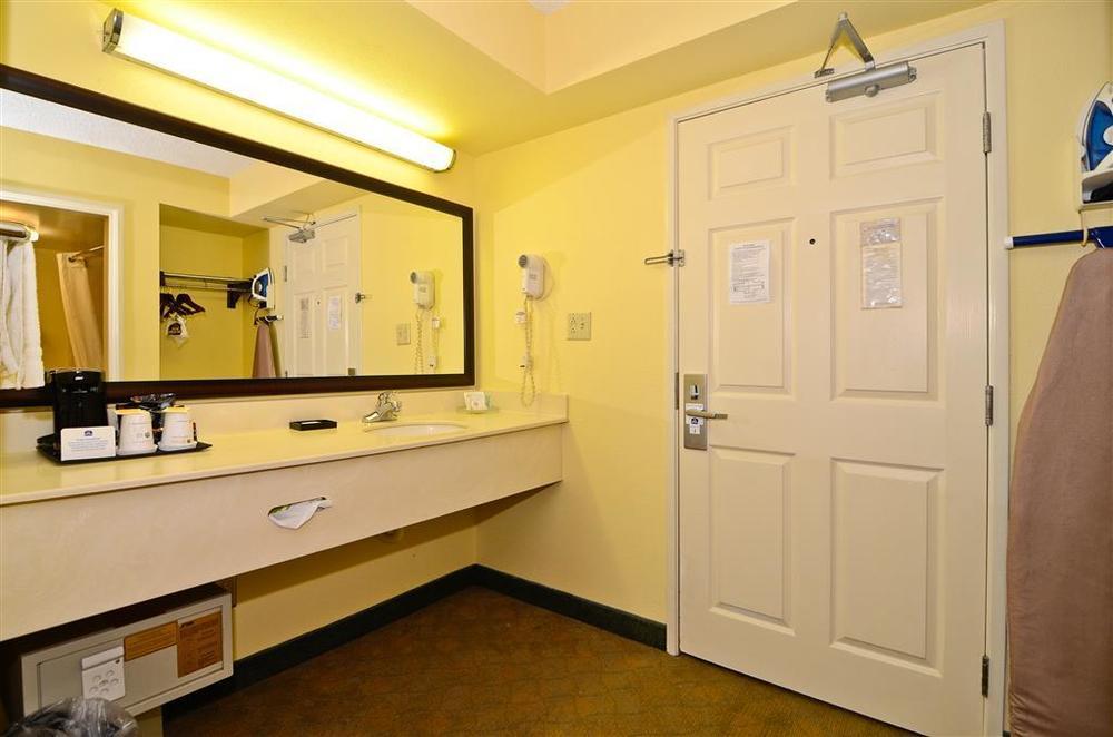 Best Western Louisville East Inn & Suites Pokój zdjęcie