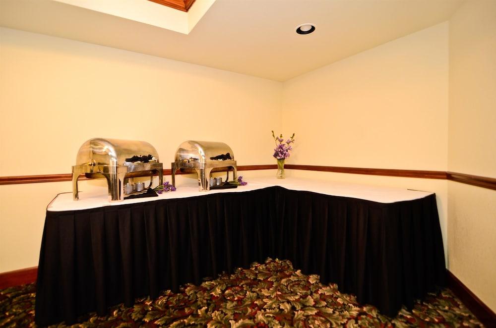 Best Western Louisville East Inn & Suites Zewnętrze zdjęcie