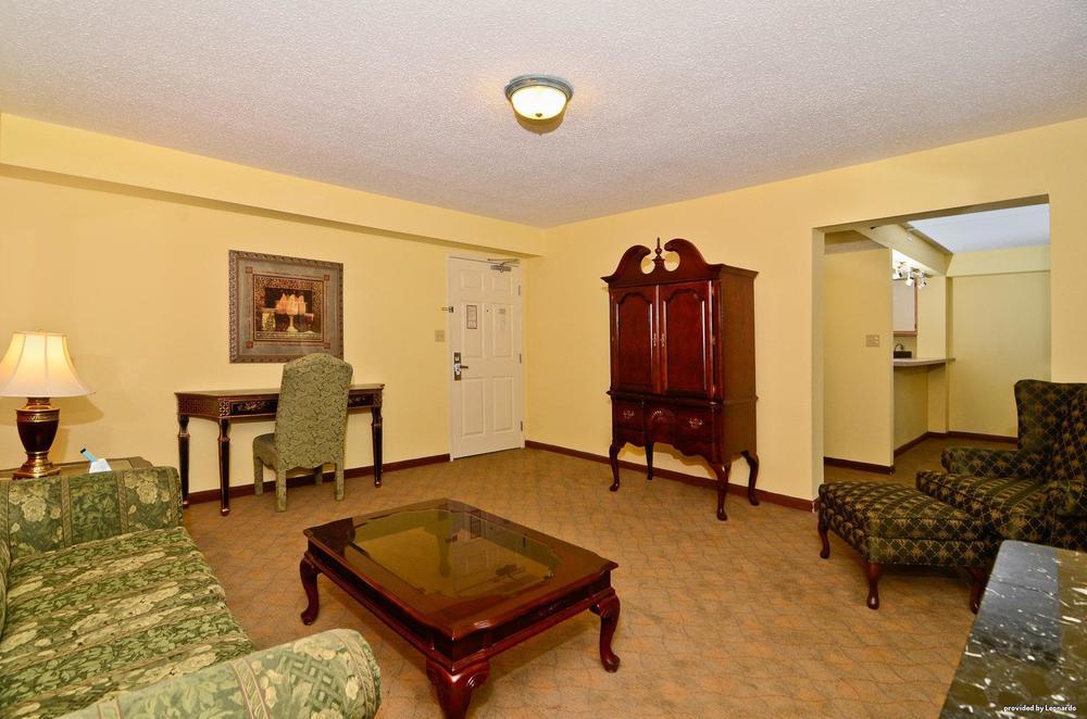 Best Western Louisville East Inn & Suites Pokój zdjęcie