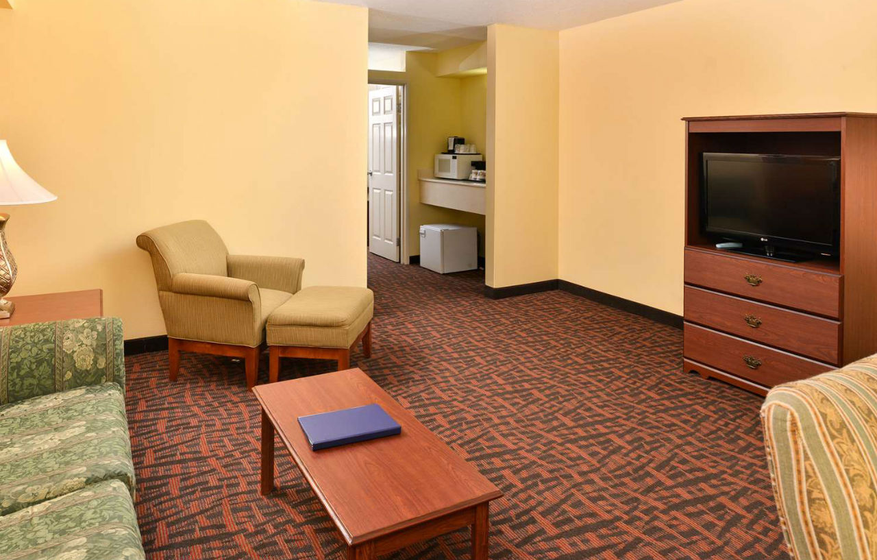 Best Western Louisville East Inn & Suites Zewnętrze zdjęcie