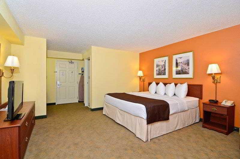 Best Western Louisville East Inn & Suites Zewnętrze zdjęcie