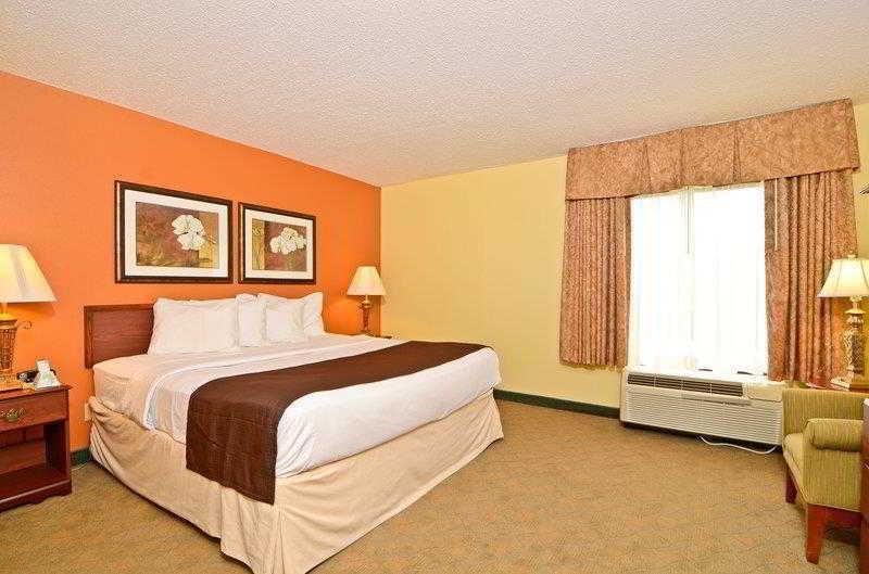 Best Western Louisville East Inn & Suites Zewnętrze zdjęcie