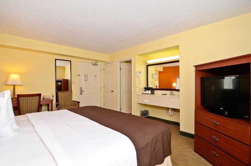 Best Western Louisville East Inn & Suites Zewnętrze zdjęcie